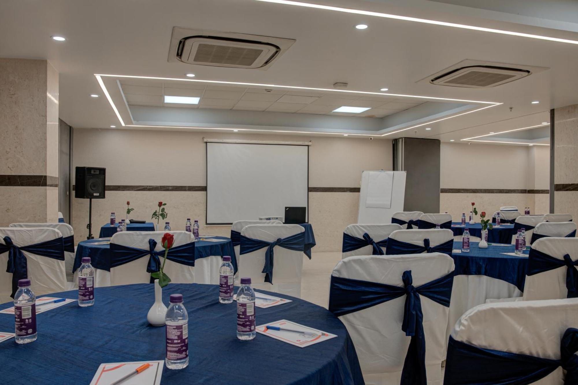 Iris Park Hotel New Delhi Extérieur photo