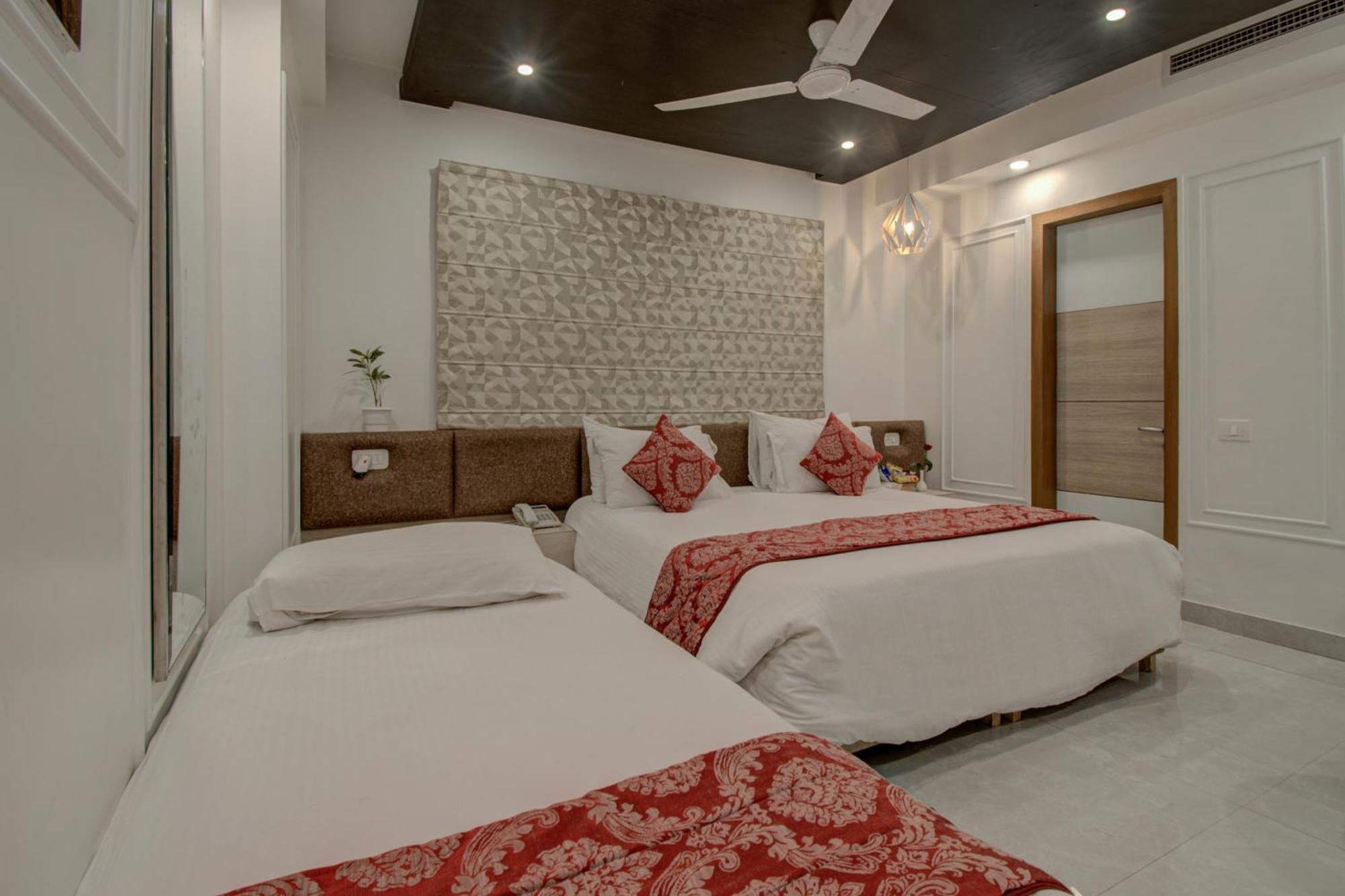 Iris Park Hotel New Delhi Extérieur photo