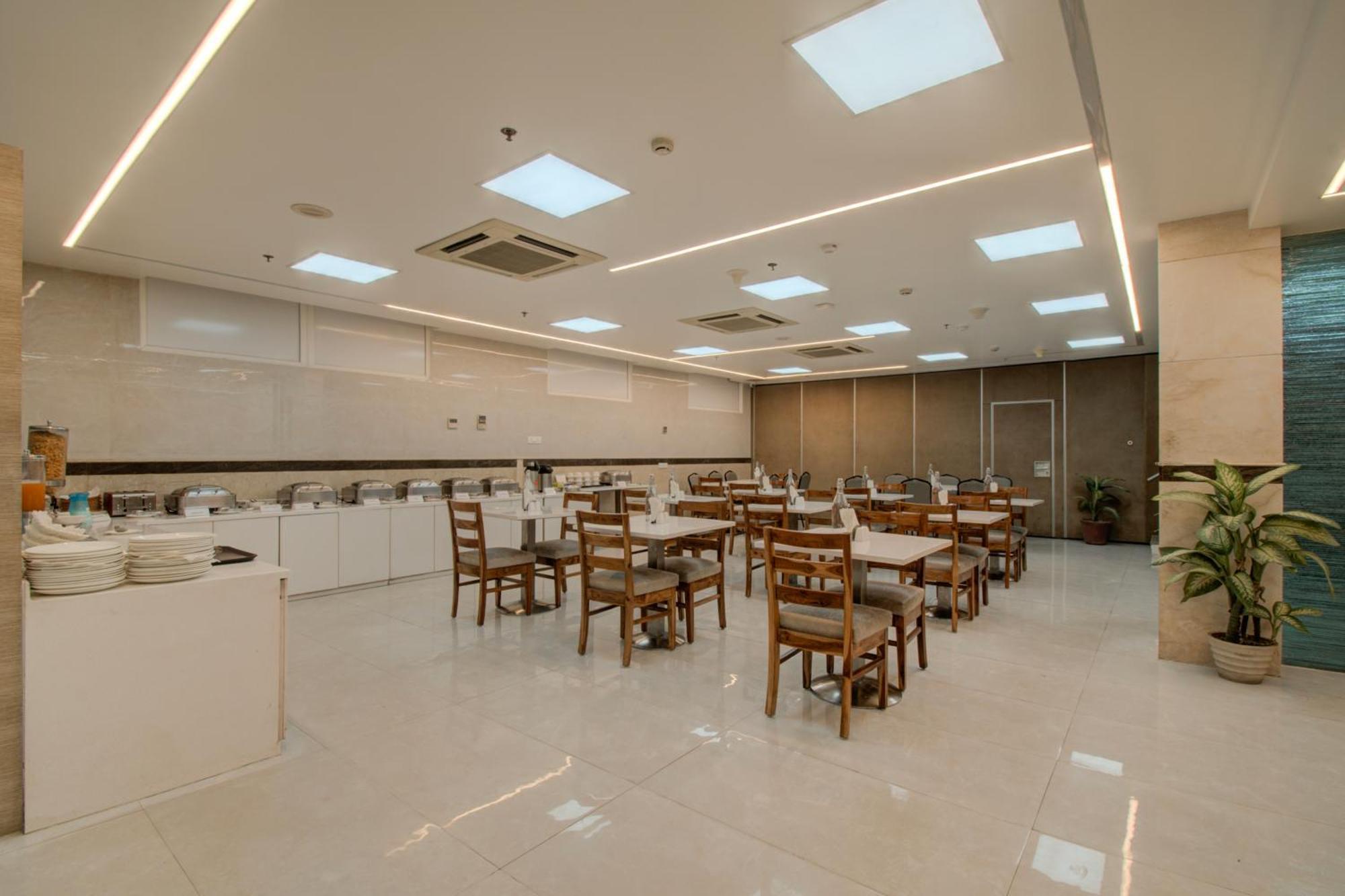 Iris Park Hotel New Delhi Extérieur photo