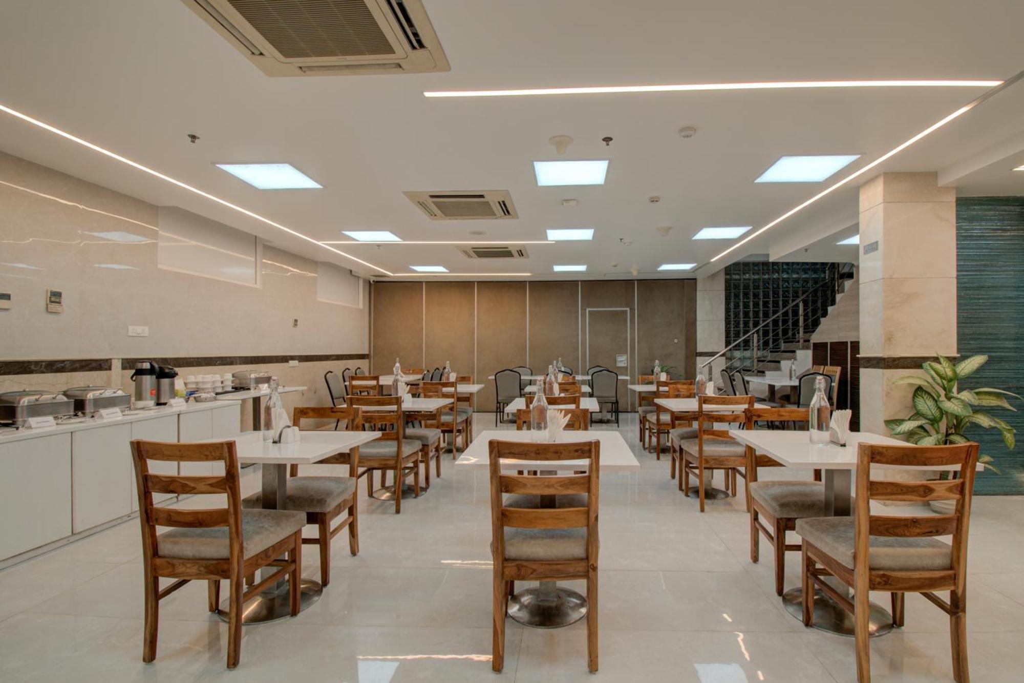 Iris Park Hotel New Delhi Extérieur photo