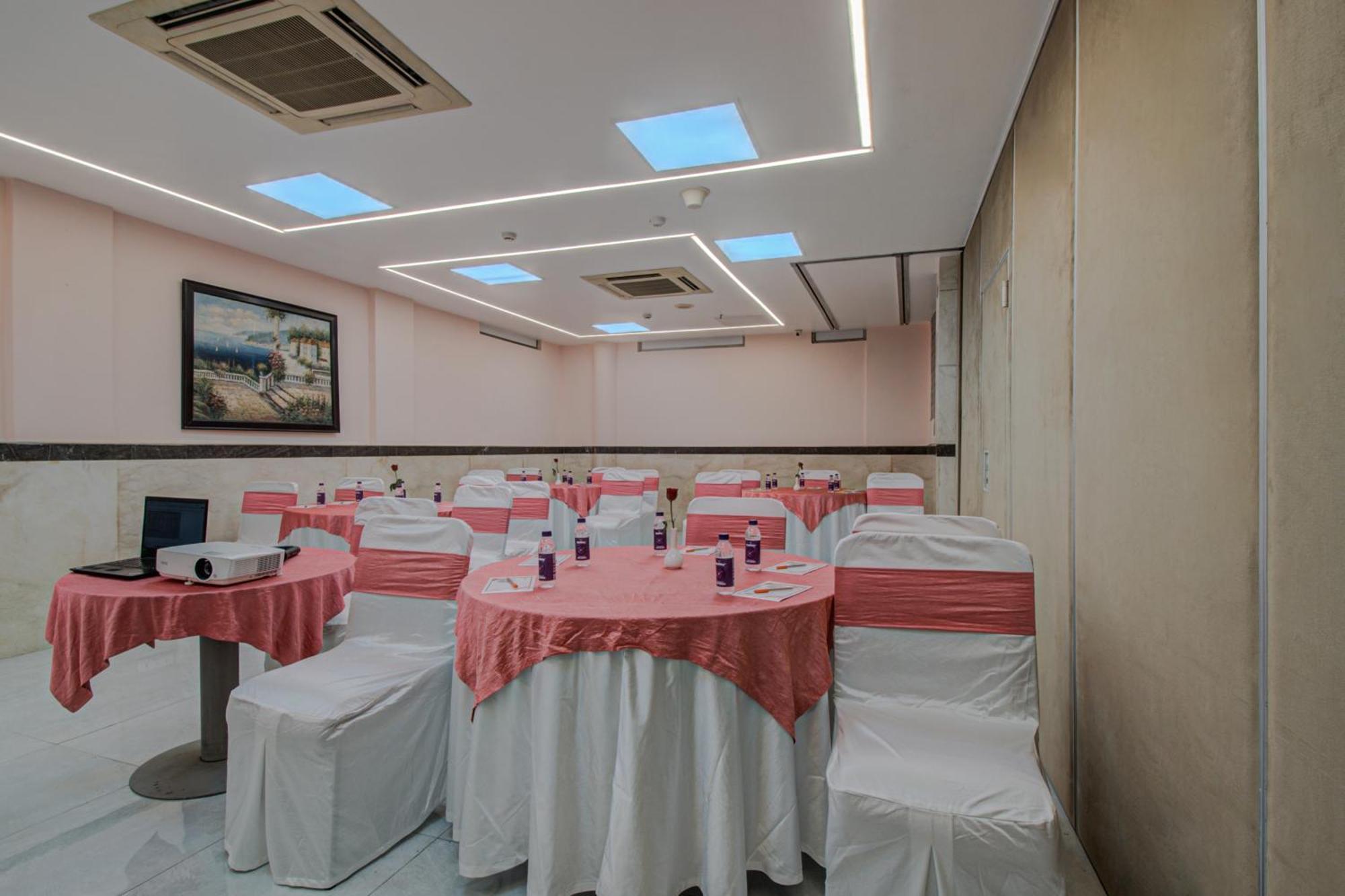 Iris Park Hotel New Delhi Extérieur photo