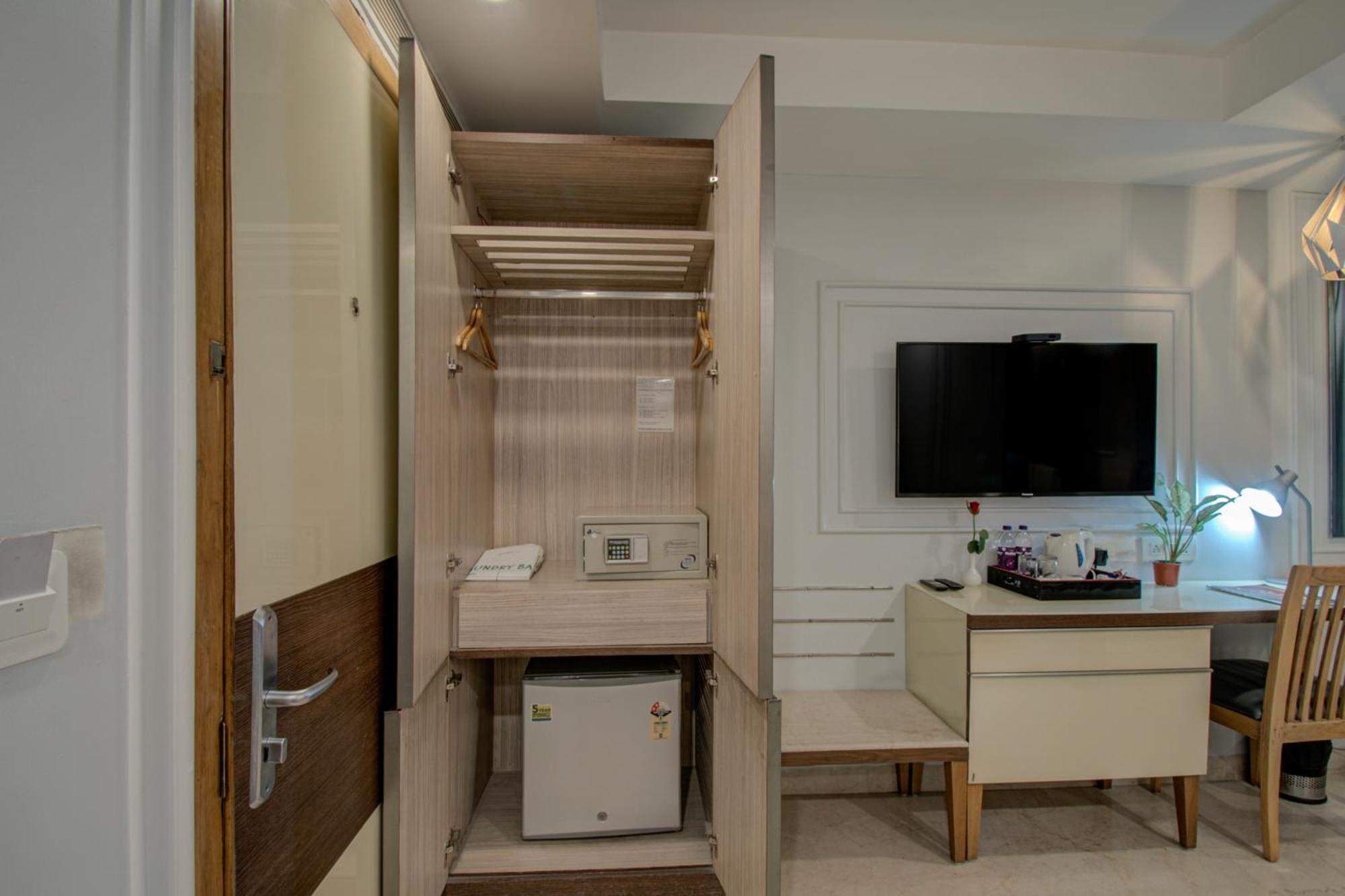 Iris Park Hotel New Delhi Extérieur photo