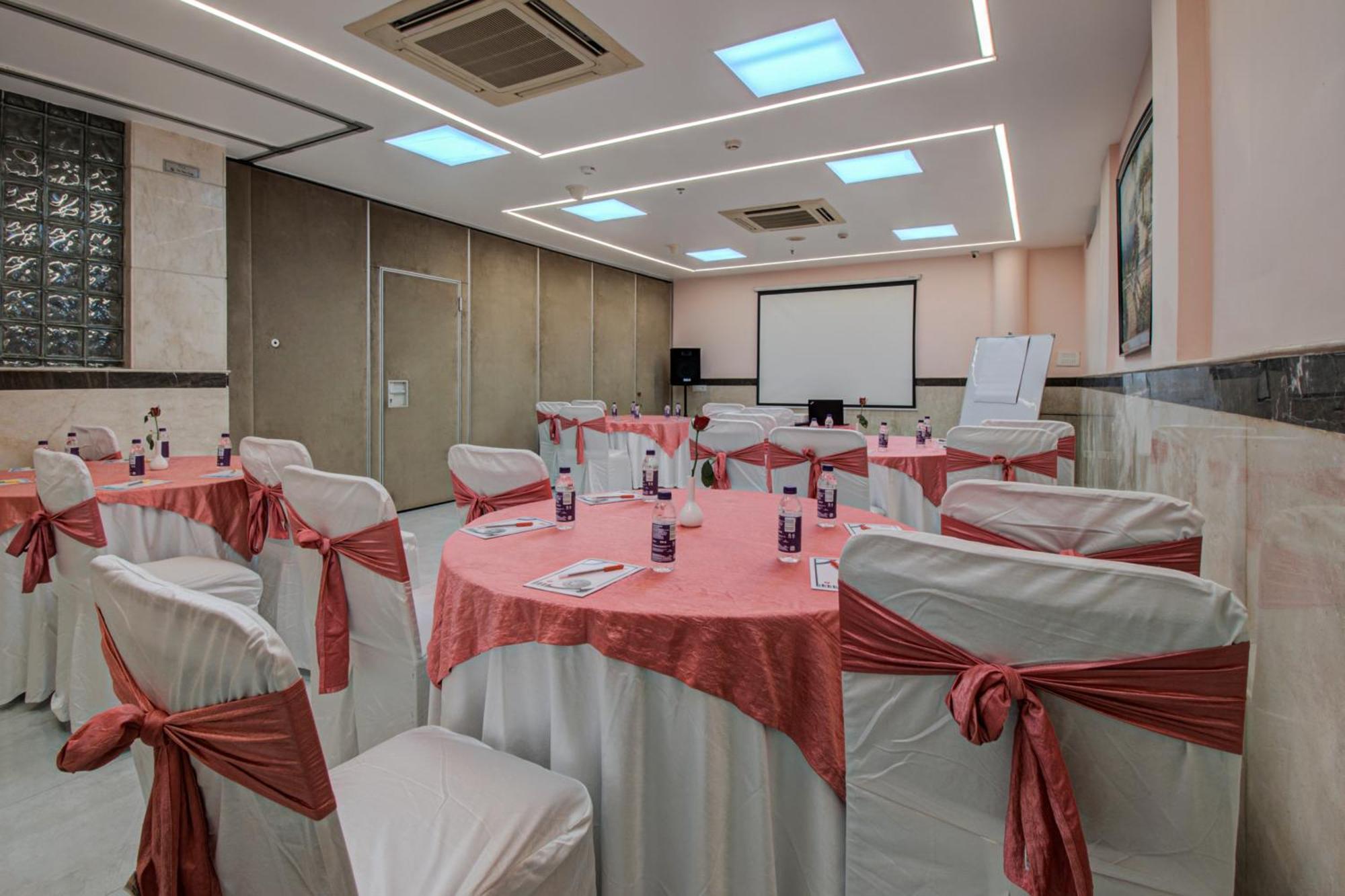 Iris Park Hotel New Delhi Extérieur photo