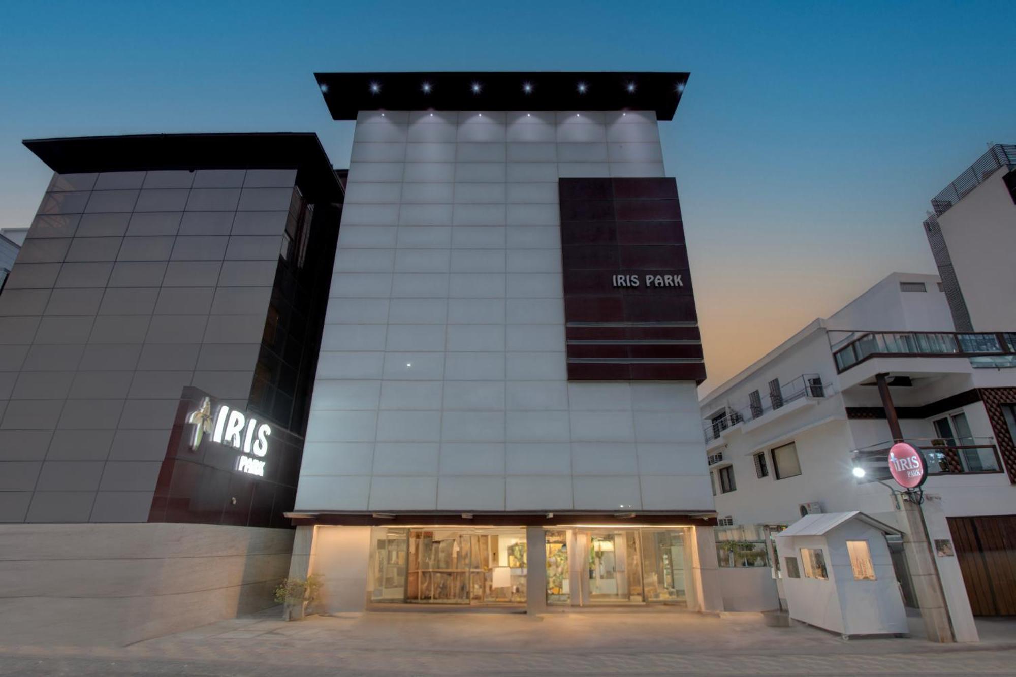 Iris Park Hotel New Delhi Extérieur photo
